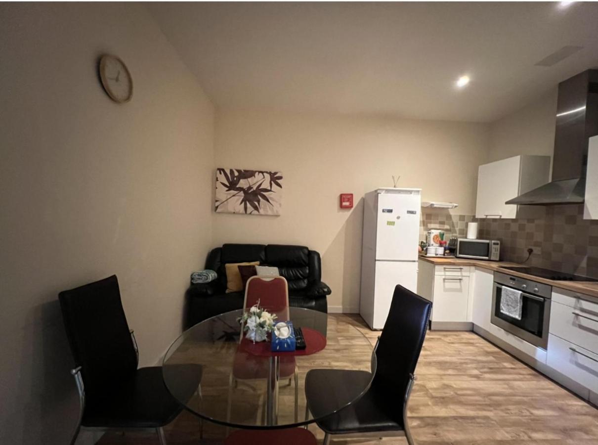 Aberdeen Stay Central 2-Bedrooms Apt-No Party Exterior photo